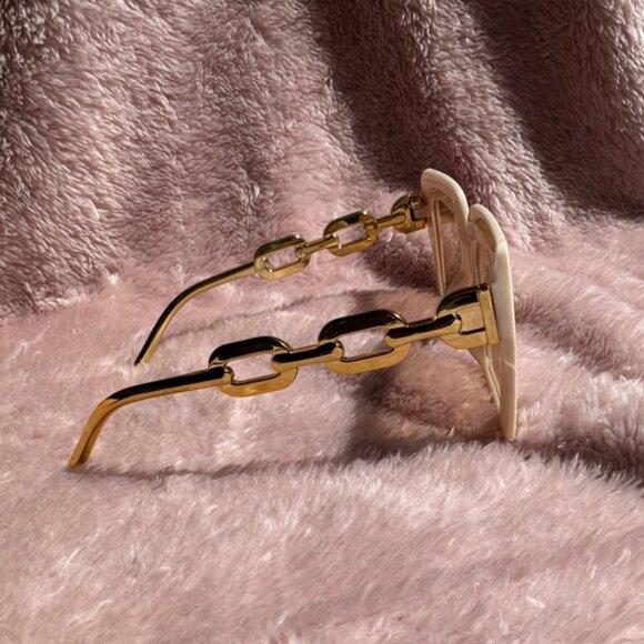 🤍 Vanilla Latte Sunglasses – Cream Luxe Chainlink Glam - Picture 2 of 4